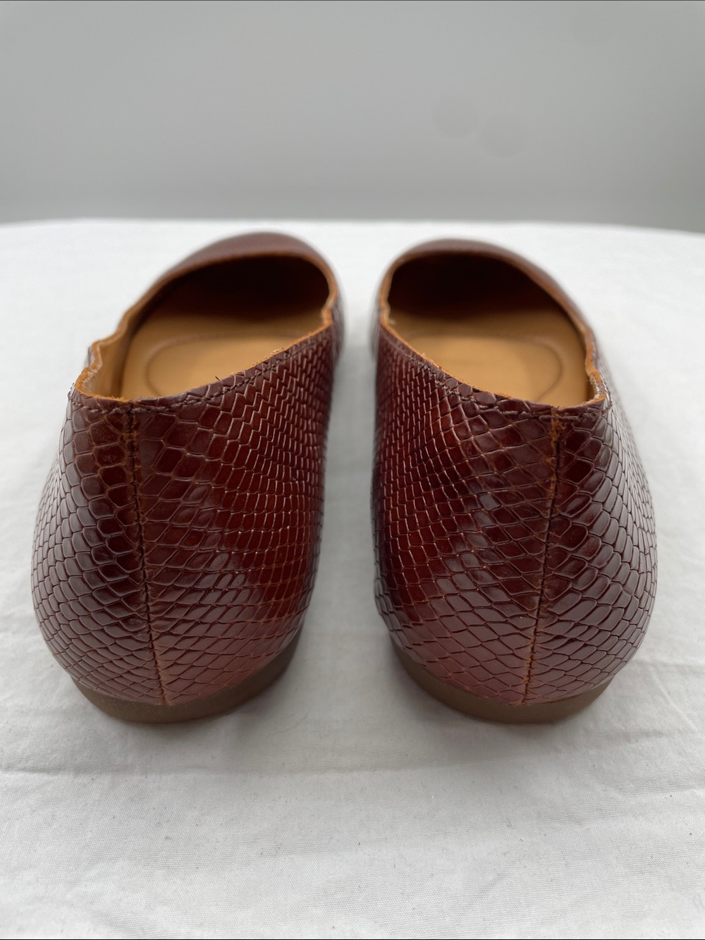 NEW! Born Hand Crafted Leather Dark Burgundy Textured Ballet Flats. 9M. - Picture 7 of 10